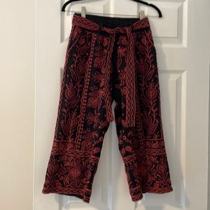 JW Los Angeles Capri style red and black pants. Stitches